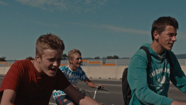 HORE JE NEBO, V&nbsp;DOLINE SOM JA